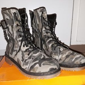 Women's green camo work boots